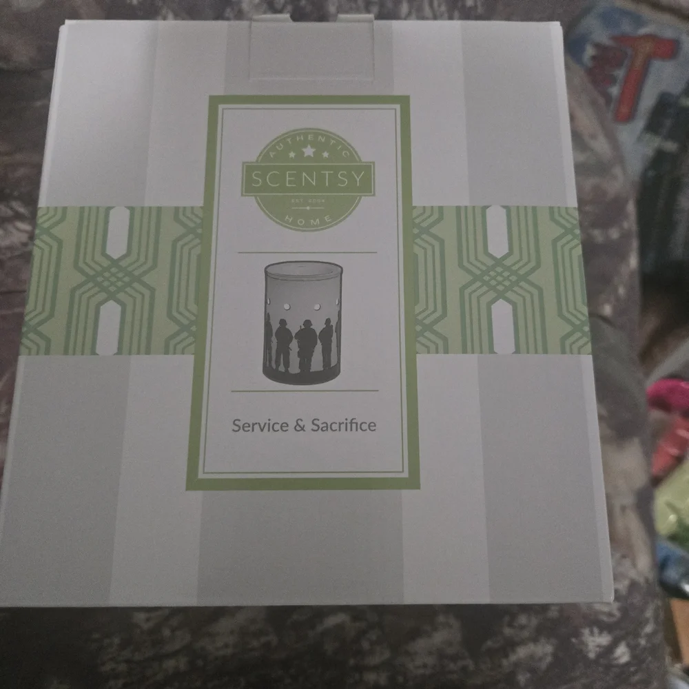 Scentsy Service & Sacrifice Warmer - Light Green Accent